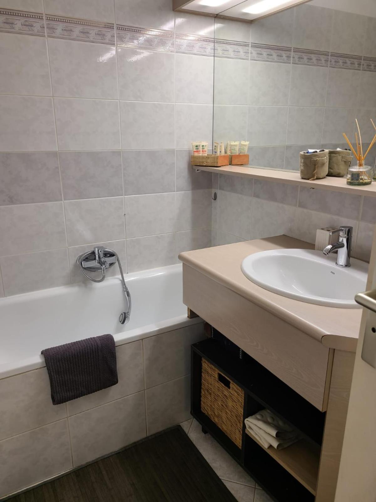 T2 Climatise A 5 Minutes A Pied De La Plage Avec Parking, Piscine Et Wifi Fréjus Exterior foto